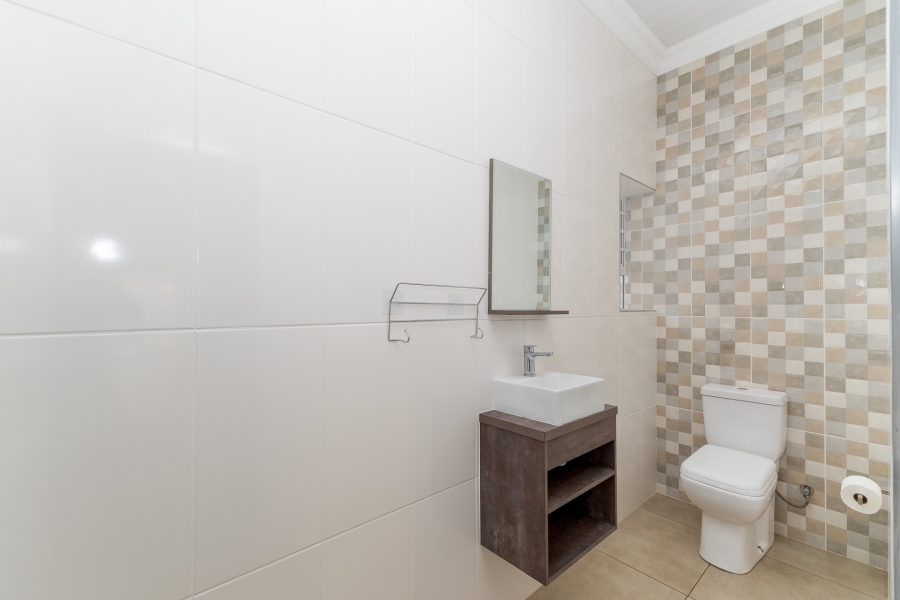 4 Bedroom Property for Sale in Menkenkop Western Cape